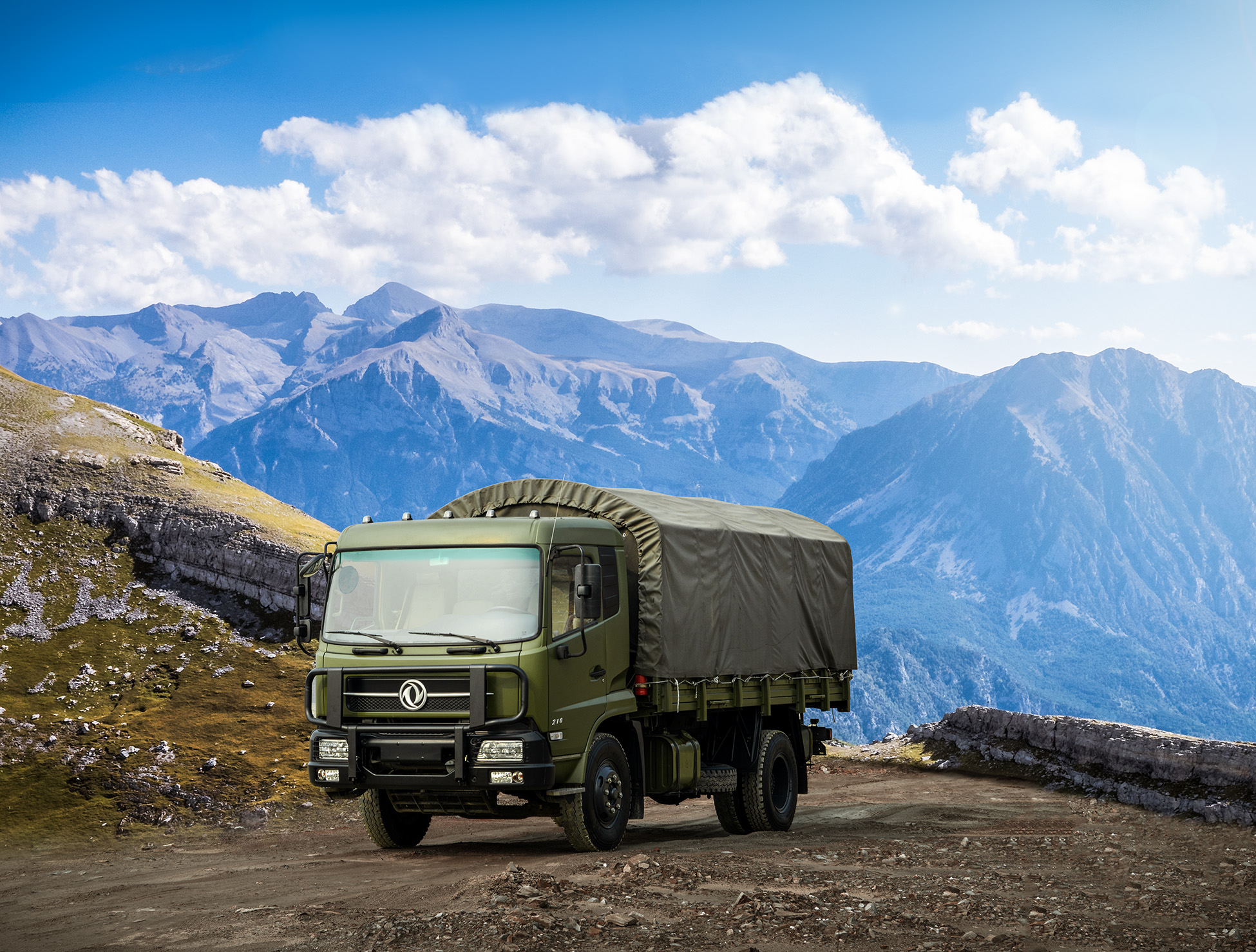 东风越野车 EQ2102